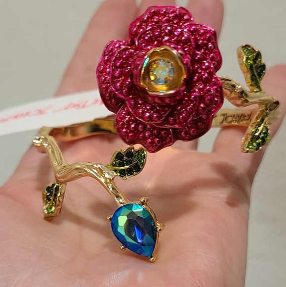 BETSEY JOHNSON ROSE FLOWER HINGED BANGLE CUFF BRACELET gold tone hinged bangle - Picture 8 of 12